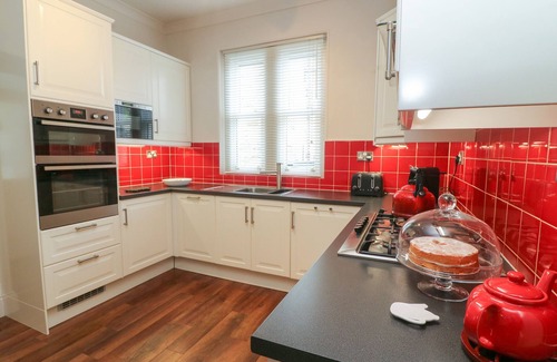 Kirkby Lonsdale Cottage | LONSDALE COTTAGE, family friendly, with open fire in Kirkby Lonsdale