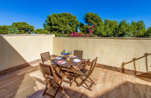 La Siesta House | Look forward to a relaxing holiday in this holiday home with sun terrace!