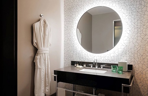 Florida Central Atlantic Coast Hotel | Look No More! 3 Elegant Units w/Outdoor Pool, Free Parking, Airport Shuttle