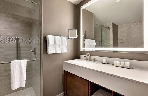 Berkeley Heights Hotel | Look No More! Further! 3 Relaxing Units, Indoor Pool, Free Breakfast, Parking!