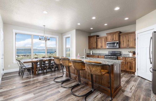 Fish Haven House | Lotus Lodge w/Private Hot Tub & Game Room!