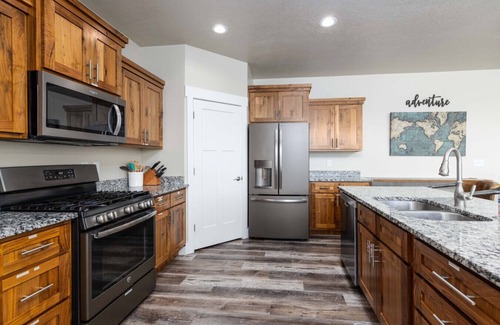 Fish Haven House | Lotus Lodge w/Private Hot Tub & Game Room!