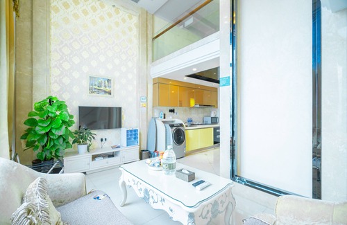 Yuexiu Apartment | Louidon Mega Apartment of Kam Rueng Plaza/Sunshine