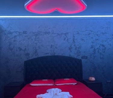 Militari Apartment | Love & Jacuzzi