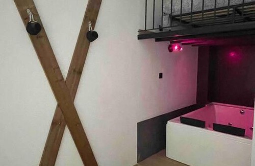 Le Mourillon Apartment | Love room avec jacuzzi toulon
