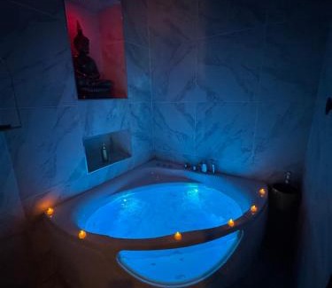 Menton Apartment | Love Room Balneo Menton