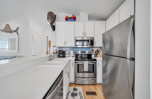Sunnyside Cottage | LOVE SHACK! 3-BDM GULF-VIEW CARRIAGE HOUSE Shared Pool, Beach Access #1