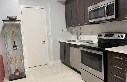 Fort York Apartment | Lovely 1-Bedroom Condo minutes from Harbourfront