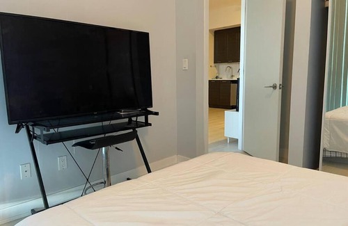 Fort York Apartment | Lovely 1-Bedroom Condo minutes from Harbourfront