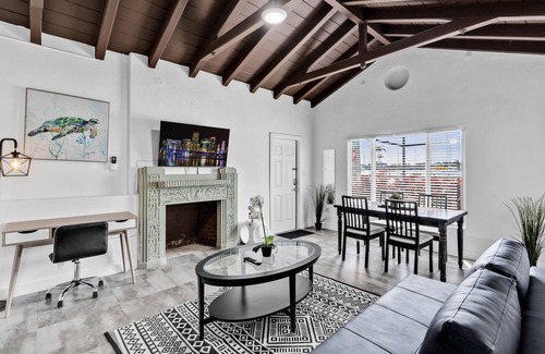 Hollywood Lakes Apartment | Lovely 1 BR Walking Distance To Ocean - Suite 1