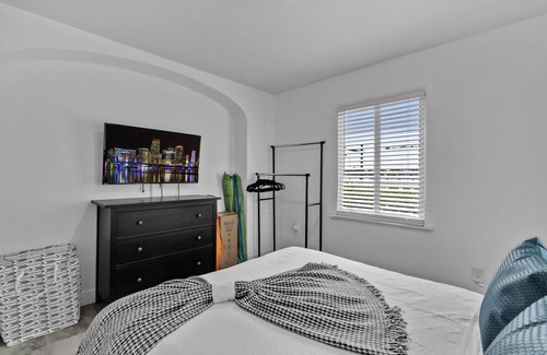 Hollywood Lakes Apartment | Lovely 1 BR Walking Distance To Ocean - Suite 1