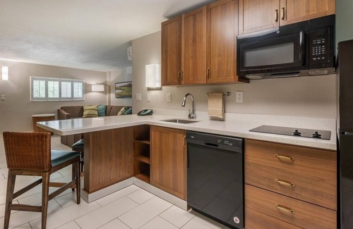 Jekyll Island House | Lovely 1BR Suite at the Heart of Jekyll Island Adventures | Onsite Pool, Parking