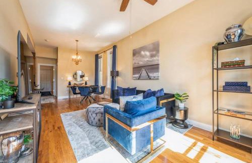 Lower West Side Apartment | Lovely 2 Bed 3 Miles from DT w Free Parking