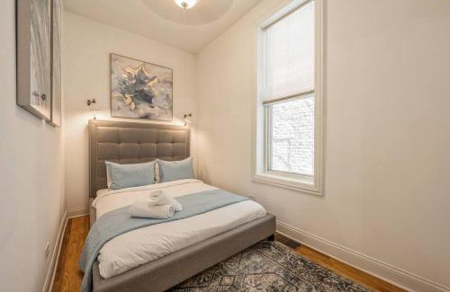 Lower West Side Apartment | Lovely 2 Bed 3 Miles from DT w Free Parking