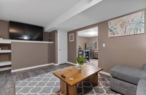 Arnold Apartment | Lovely 2-bedroom apartment with WIFI/PRIVATE PARKING/LAUNDRY