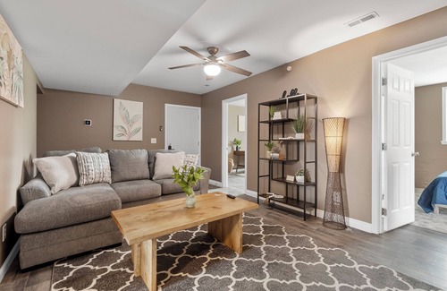 Arnold Apartment | Lovely 2-bedroom apartment with WIFI/PRIVATE PARKING/LAUNDRY