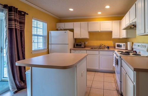 North Charleston House | Lovely 2bd/2.5bath Centrally Located