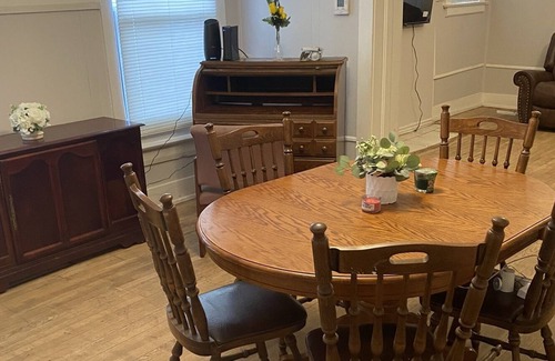 Norwood House | Lovely 3 Bedroom Home Near Downtown