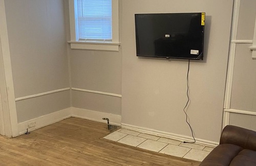 Norwood House | Lovely 3 Bedroom Home Near Downtown