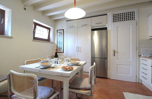 Colognola ai Colli Apartment | Lovely apartment for 5 guests with WIFI, A/C, pool and TV, close to Verona