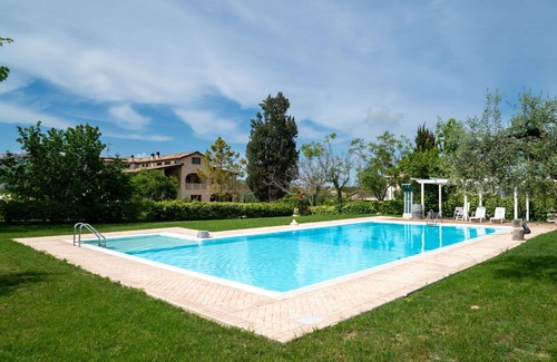 Citta Sant'Angelo Apartment | Lovely apartment for 4 people with WIFI, pool, A/C, TV, patio and pets allowed