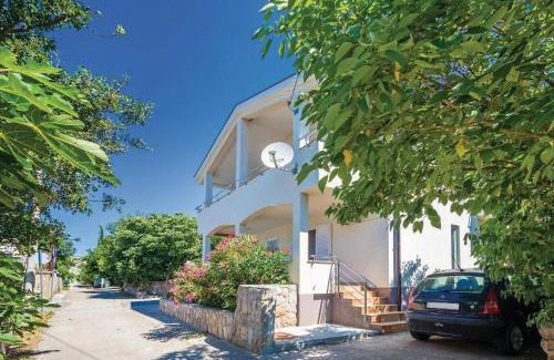Ribarica Apartment | Lovely apartment 100 meters away from beach