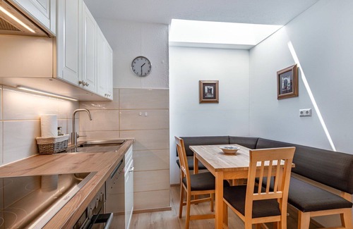 Sankt Urban Apartment | Lovely apartment for 6 guests with WIFI, terrace and panoramic view
