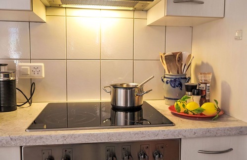 Kandersteg Apartment | Lovely apartment for 4 guests with WIFI, TV, balcony, pets allowed and panoramic view