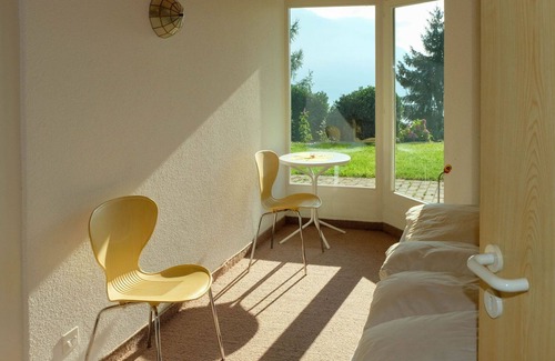 Spiez Apartment | Lovely apartment for 12 guests with WIFI, TV, balcony and pets allowed