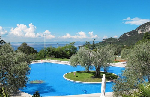 Corno Apartment | Lovely apartment for 4 guests with WIFI, A/C, pool, TV and patio