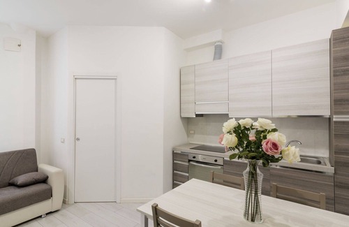 Garbatella Apartment | Lovely apartment for 4 people with A/C, WIFI and TV