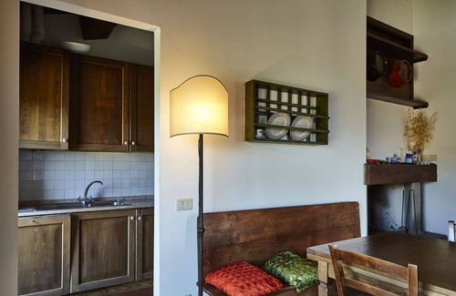 Capolona Apartment | Lovely apartment for 5 people with pool, WIFI, TV, pets allowed and panoramic view, close to Are.