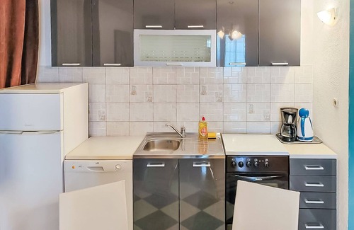 Ribarica Apartment | Lovely apartment for 6 guests with WIFI, A/C, TV and terrace