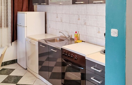 Ribarica Apartment | Lovely apartment for 6 guests with WIFI, A/C, TV and terrace