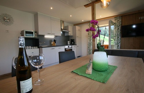 Distelberg Apartment | Lovely apartment for 8 guests with WIFI, TV, balcony and pets allowed