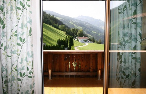Distelberg Apartment | Lovely apartment for 8 guests with WIFI, TV, balcony and pets allowed
