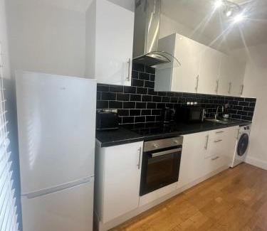 Deptford Apartment | Lovely Apartment Great Location!