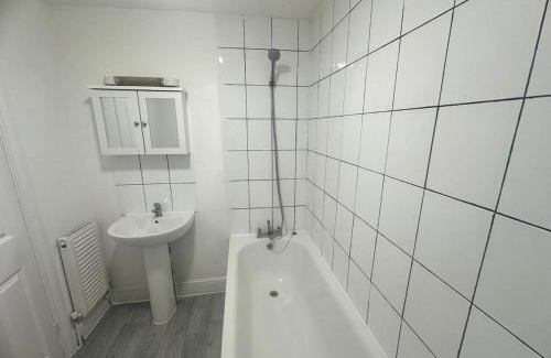 Deptford Apartment | Lovely Apartment Great Location!
