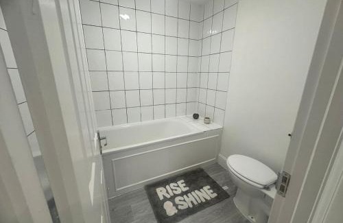 Deptford Apartment | Lovely Apartment Great Location!