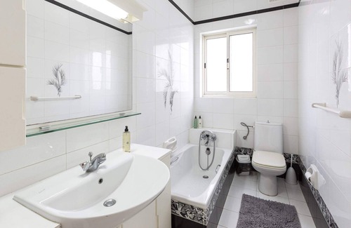 Marsalforn Apartment | Lovely Apartment-hosted by Sweetstay