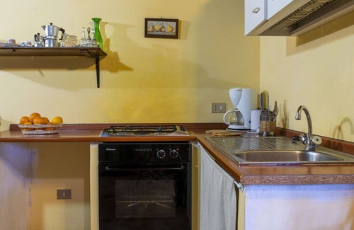 Bagnoregio Villa | Lovely apartment in villa for 6 guests with pool, WIFI, TV, patio and pets allowed
