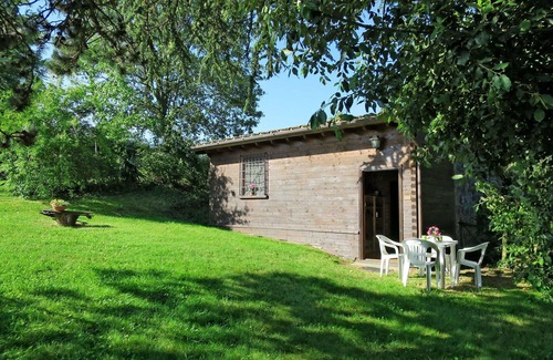 Bagnoregio Villa | Lovely apartment in villa for 6 guests with pool, WIFI, TV, patio and pets allowed