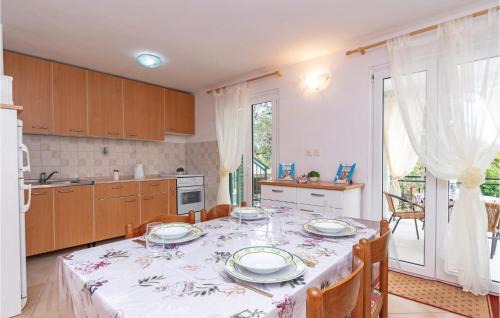 Orebic Apartment | Lovely Apartment In Osobljava With Wifi