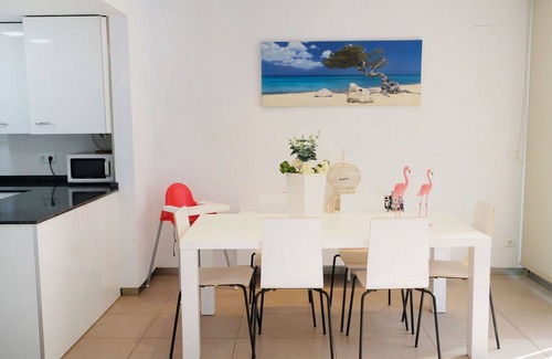 L'Ampolla House | Lovely apartment in villa for 6 guests with A/C, pool, WIFI, TV, patio, pets allowed and parking