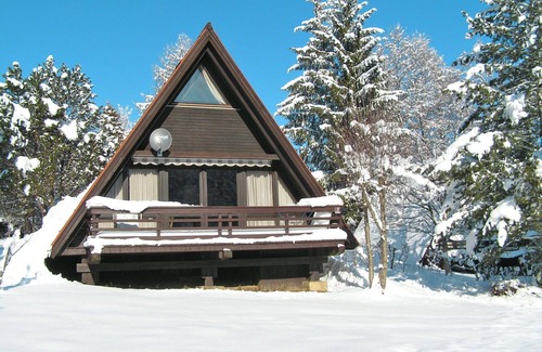 Siegsdorf House | Lovely apartment in villa for 4 guests with TV, balcony and pets allowed