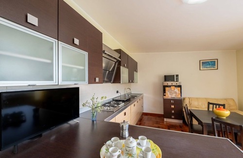 Silvi Villa | Lovely apartment in villa for 4 guests with A/C, WIFI, pool, TV, patio and pets allowed
