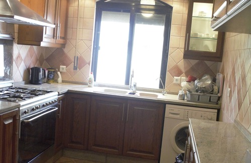 Al Jubeiha House | Lovely & Clean Apt. in a Small Family Building