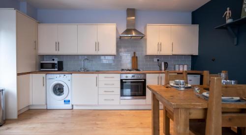 Grangetown House | Lovely Coach House with Free Parking