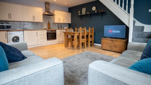 Grangetown House | Lovely Coach House with Free Parking