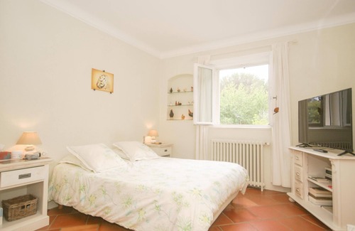 Sillans-la Cascade House | Lovely holiday home with large enclosed garden